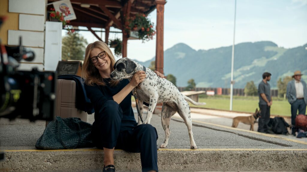 EAT PRAY BARK THERAPIE AUF VIER PFOTEN, Therapie auf 4 Pfoten Olga Film Netflix, 1. April 2026, Alexandra Maria Lara, Devid Striesow, Rurik Gislason, Anna Herrmann Doga Gürer, Kerim Waller, Marco Petry, Marc Achenbach, Olga Film, Viola Jäger, Marina Schiller,